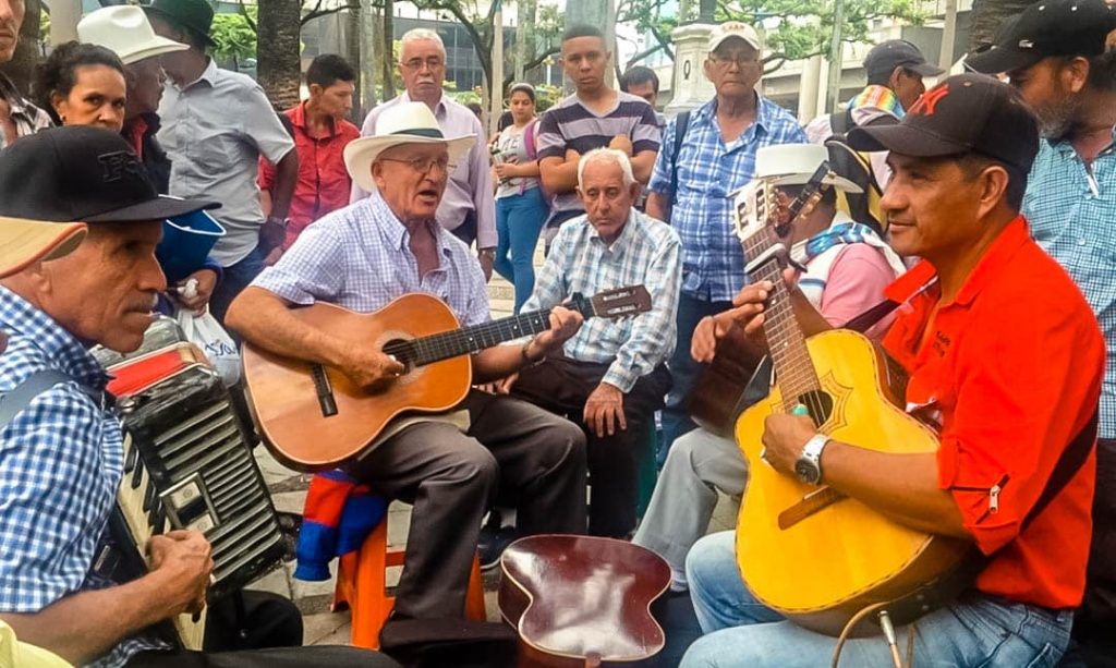 guitar players in Colombia