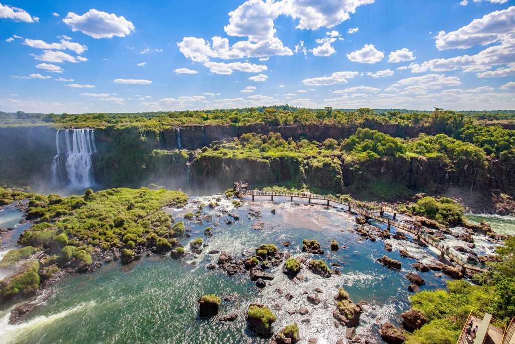 View of Iguazu Falls, border between Brazil and Argentina | © Paulo Nabas/Shutterstock